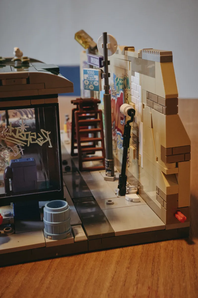 Lumibricks F9060 – Graffiti-Bushaltestelle