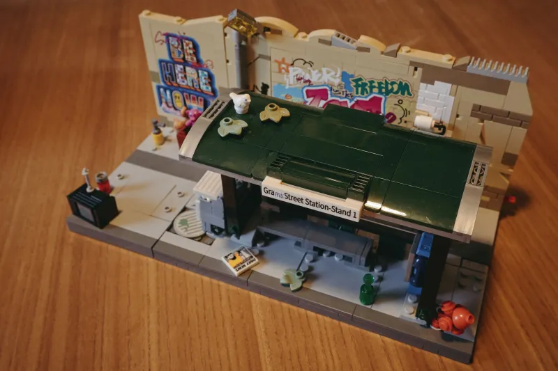 Lumibricks F9060 – Graffiti-Bushaltestelle